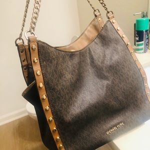 Used Michael Kors shoulder bag ( needs cleaning)